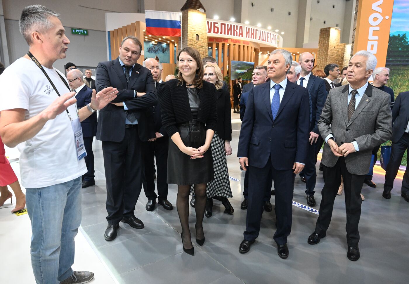 Выставка "Россия". Председатель Госдумы РФ В. Володин и депутаты посетили выставку "Россия" 