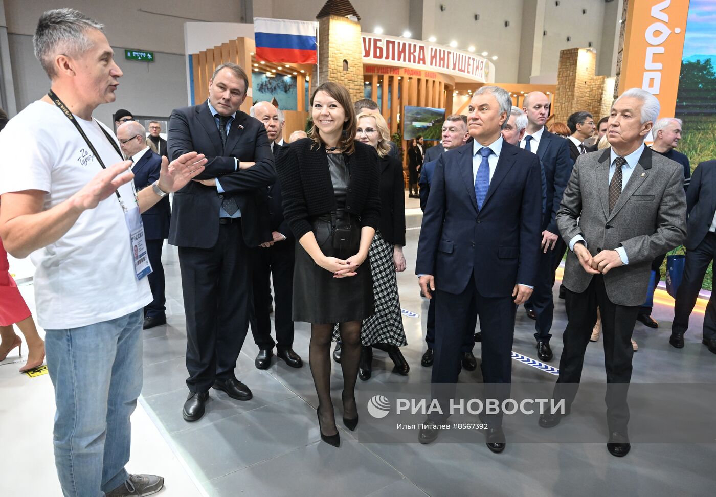 Выставка "Россия". Председатель Госдумы РФ В. Володин и депутаты посетили выставку "Россия"