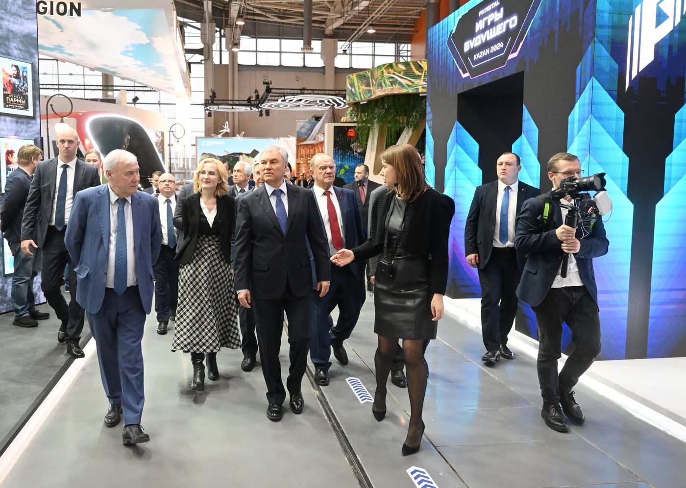 Выставка "Россия". Председатель Госдумы РФ В. Володин и депутаты посетили выставку "Россия" 