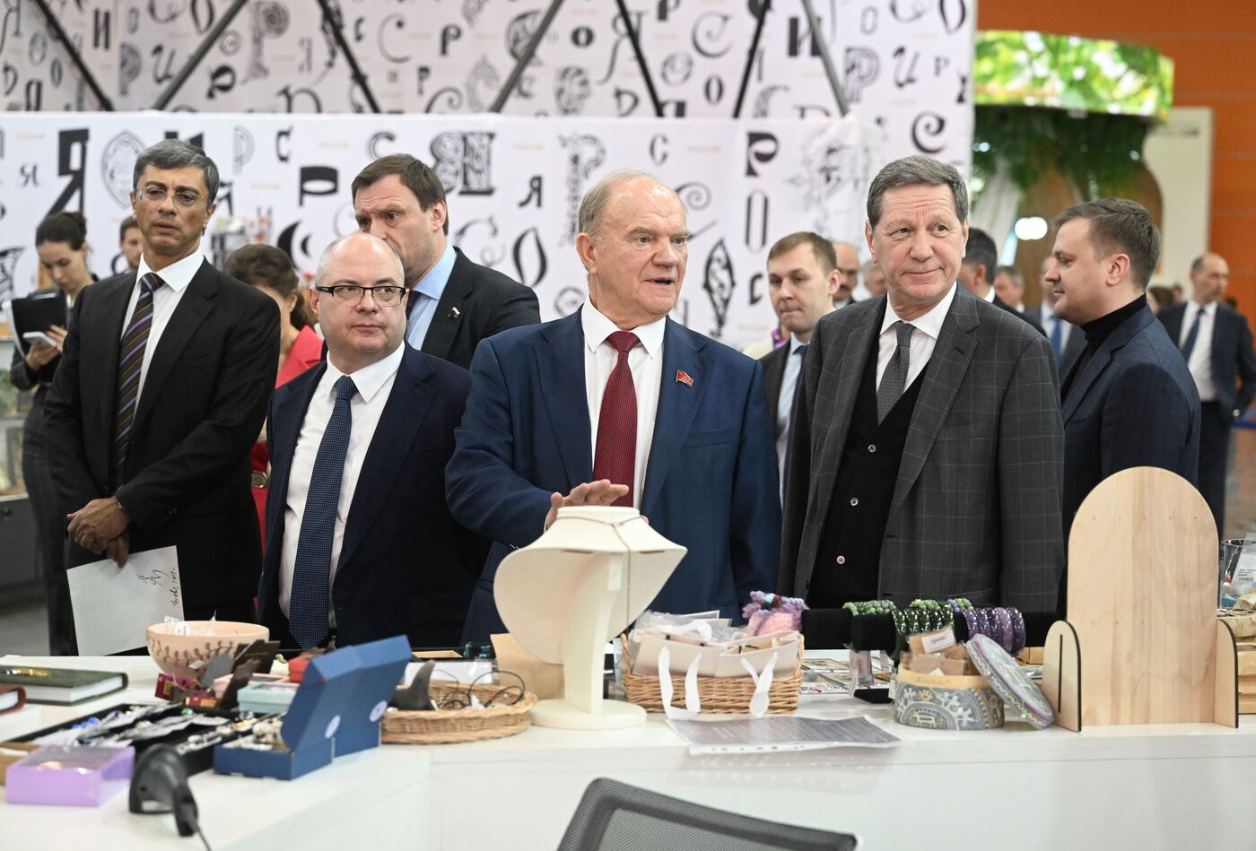 Выставка "Россия". Председатель Госдумы РФ В. Володин и депутаты посетили выставку "Россия" 