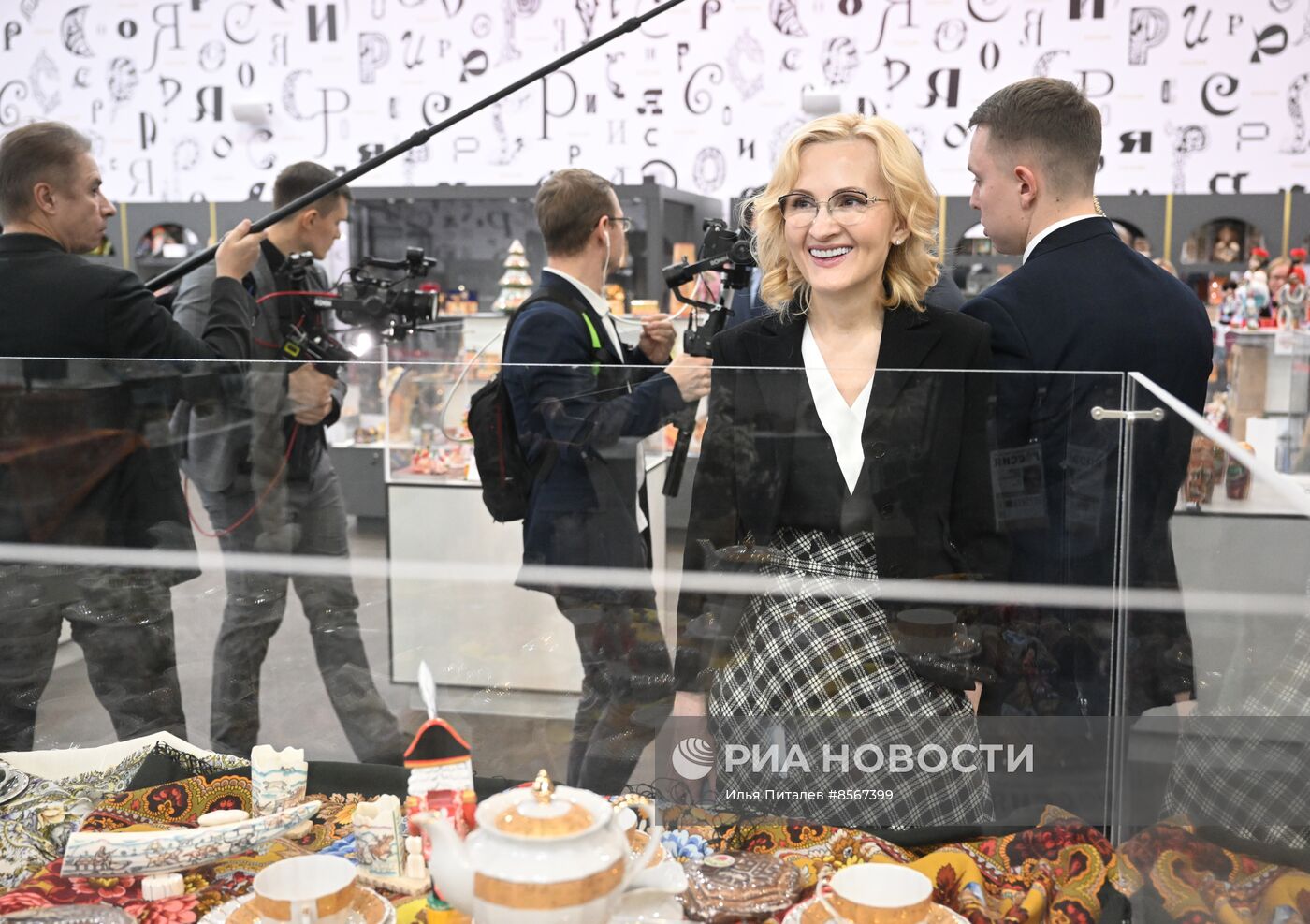 Выставка "Россия". Председатель Госдумы РФ В. Володин и депутаты посетили выставку "Россия"