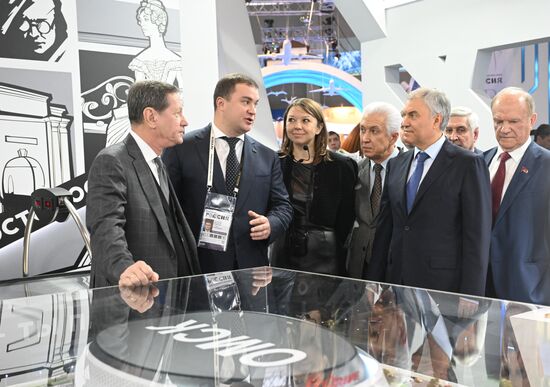 Выставка "Россия". Председатель Госдумы РФ В. Володин и депутаты посетили выставку "Россия" 