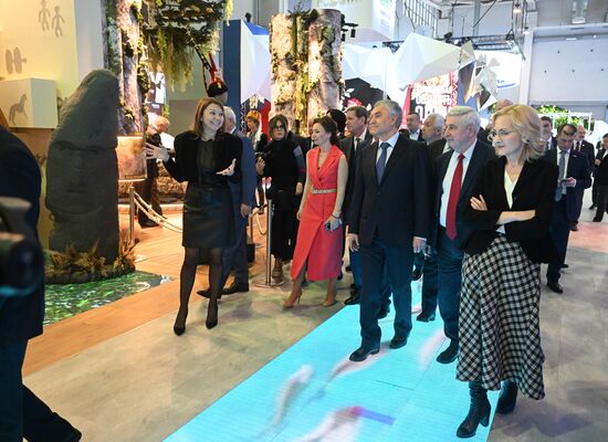 Выставка "Россия". Председатель Госдумы РФ В. Володин и депутаты посетили выставку "Россия" 