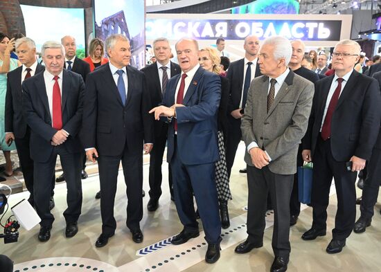 Выставка "Россия". Председатель Госдумы РФ В. Володин и депутаты посетили выставку "Россия" 