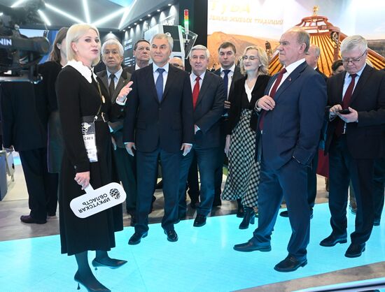 Выставка "Россия". Председатель Госдумы РФ В. Володин и депутаты посетили выставку "Россия" 