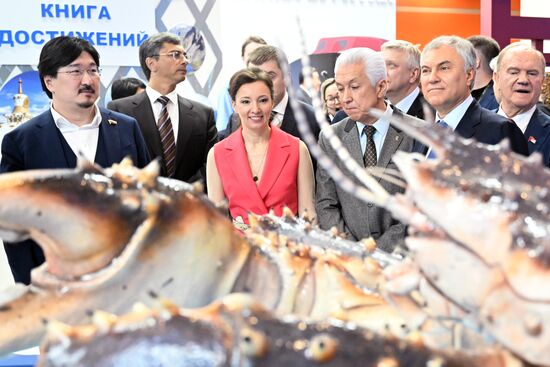 Выставка "Россия". Председатель Госдумы РФ В. Володин и депутаты посетили выставку "Россия" 