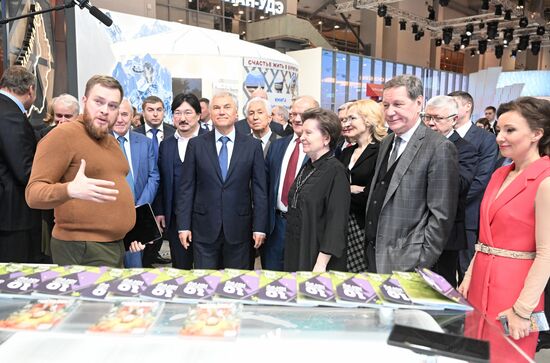 Выставка "Россия". Председатель Госдумы РФ В. Володин и депутаты посетили выставку "Россия" 