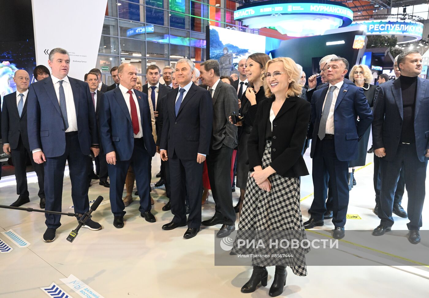 Выставка "Россия". Председатель Госдумы РФ В. Володин и депутаты посетили выставку "Россия"