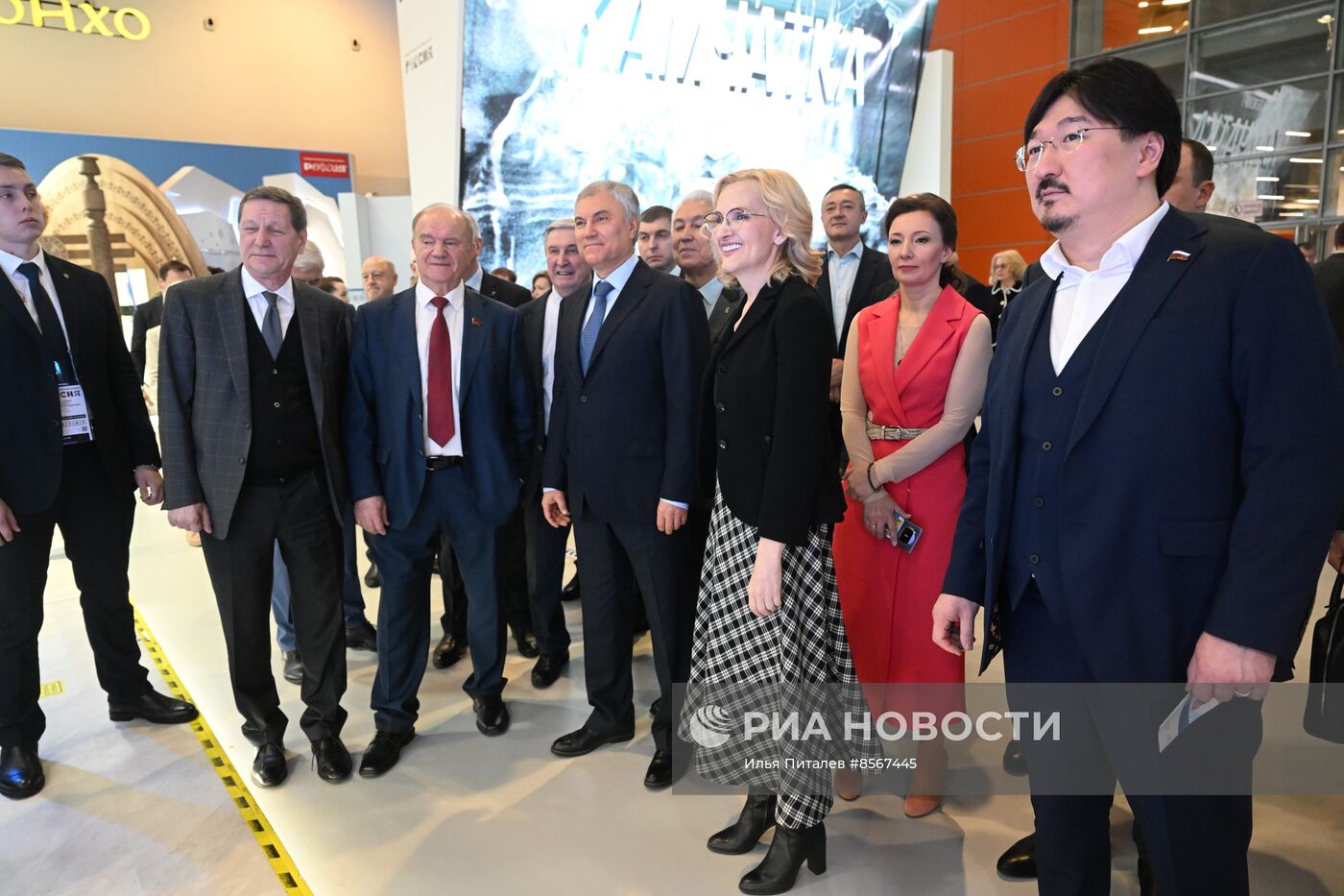 Выставка "Россия". Председатель Госдумы РФ В. Володин и депутаты посетили выставку "Россия"