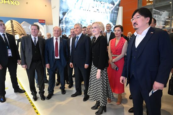 Выставка "Россия". Председатель Госдумы РФ В. Володин и депутаты посетили выставку "Россия" 