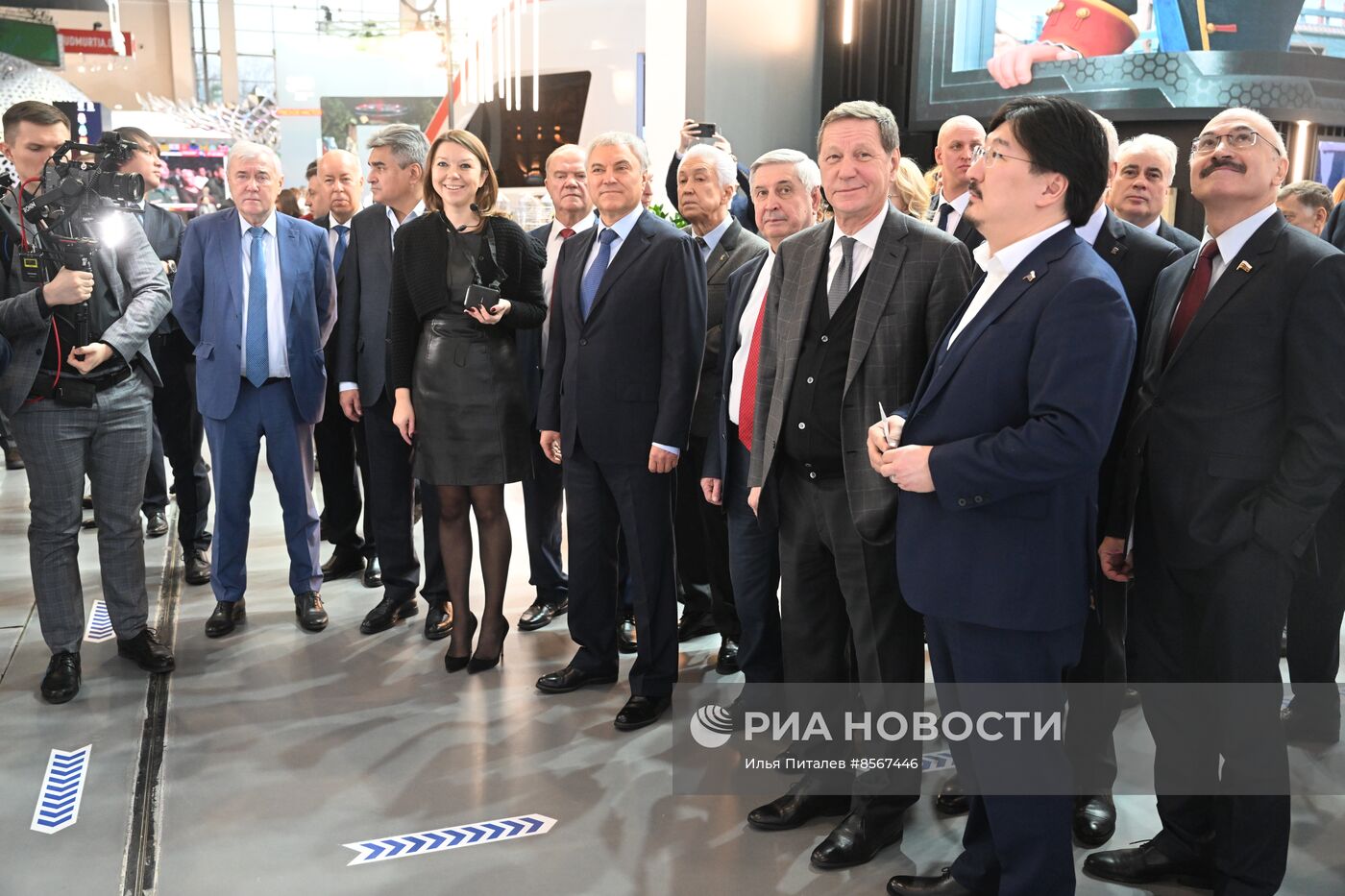 Выставка "Россия". Председатель Госдумы РФ В. Володин и депутаты посетили выставку "Россия"