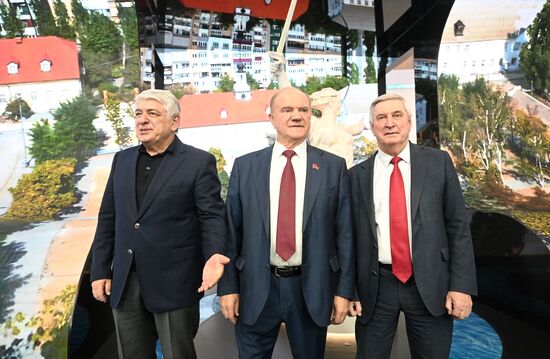 Выставка "Россия". Председатель Госдумы РФ В. Володин и депутаты посетили выставку "Россия" 