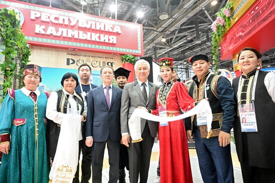 Выставка "Россия". Председатель Госдумы РФ В. Володин и депутаты посетили выставку "Россия" 