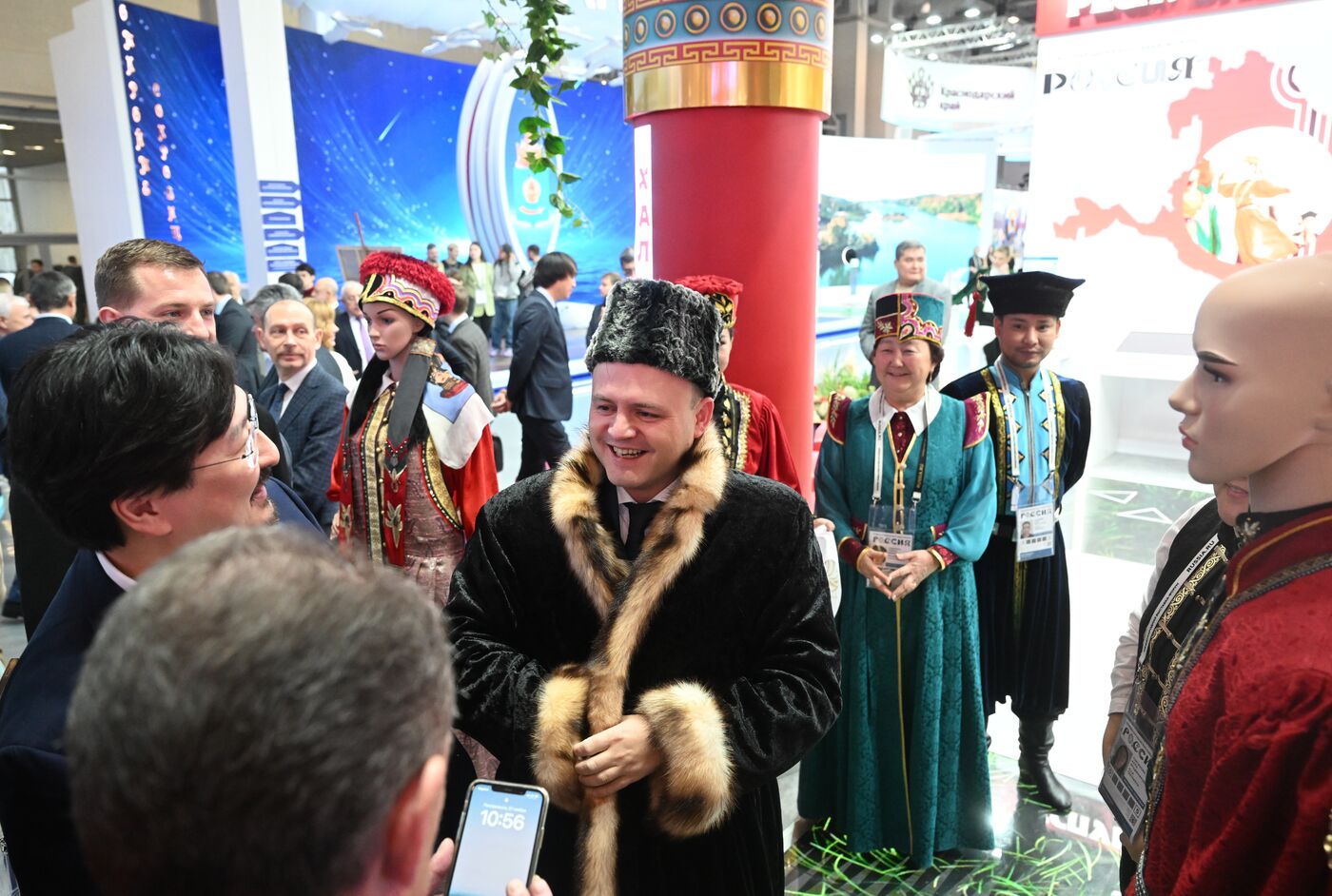 Выставка "Россия". Председатель Госдумы РФ В. Володин и депутаты посетили выставку "Россия" 