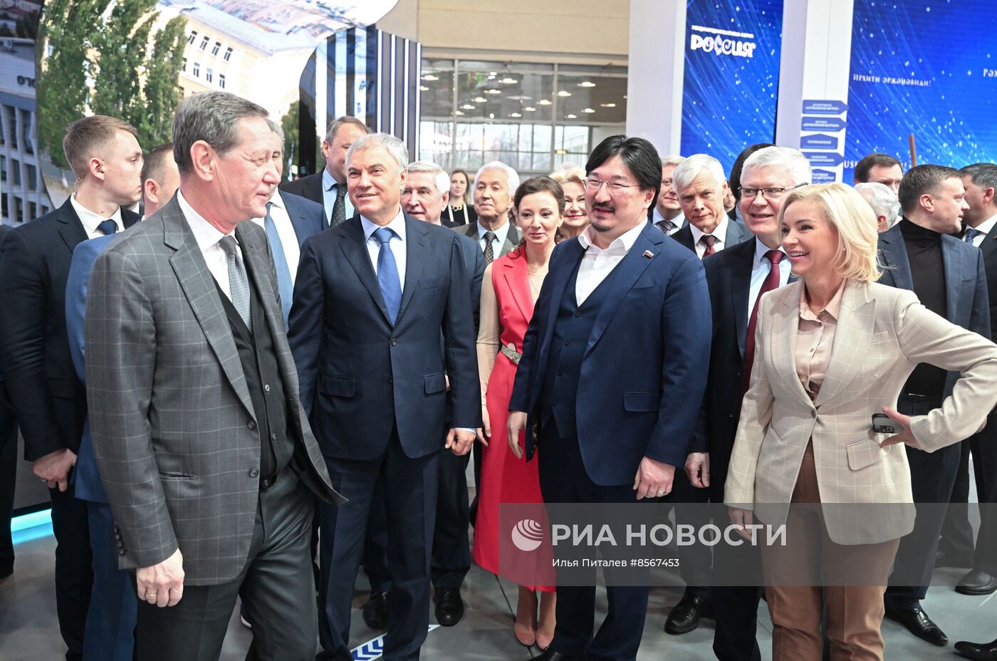 Выставка "Россия". Председатель Госдумы РФ В. Володин и депутаты посетили выставку "Россия"