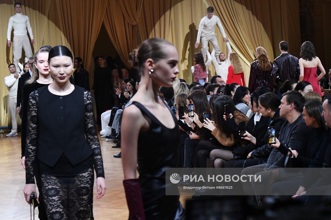 BRICS + Fashion Summit. Большой показ российских брендов одежды