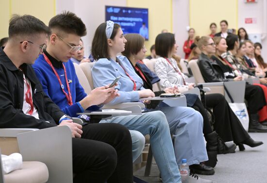 III КМУ-2023. Лекция Константина Дудина "Как связаны память и мышление"