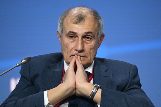 III КМУ-2023. Природоподобные технологии: новая эра развития человечества