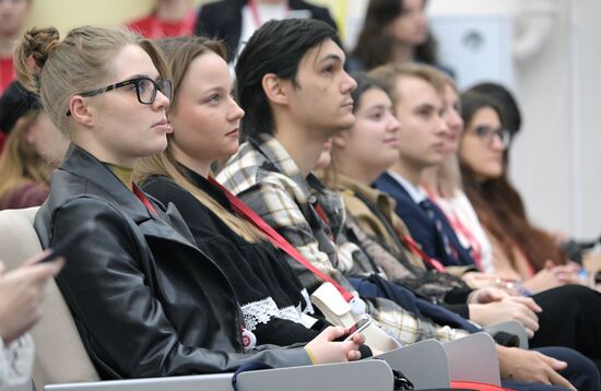 III КМУ-2023. Лекция Константина Дудина "Как связаны память и мышление"