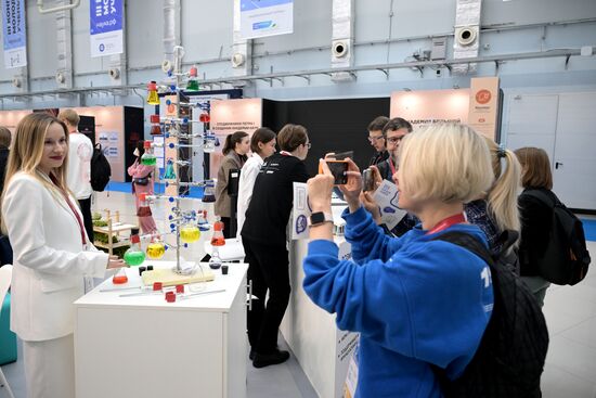 III КМУ-2023. Осмотр экспозиции журналистами