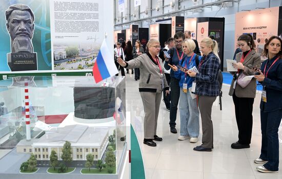 III КМУ-2023. Осмотр экспозиции журналистами