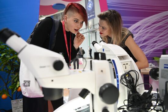 III КМУ-2023. Работа конгресса
Фото могут быть использованы при наличии обязательной ссылки на источник Место: Россия, Федеральная территория "Сириус". Автор: Кристина Кормилицына. III КМУ-2023. Работа конгресса