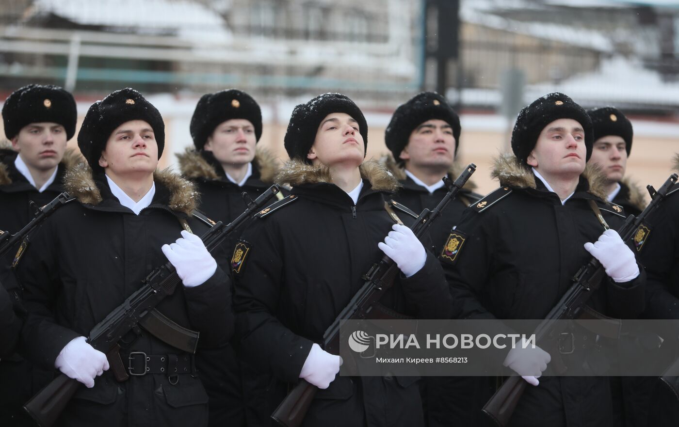 Поднятие Военно-морского флага РФ на подводной лодке "Можайск"