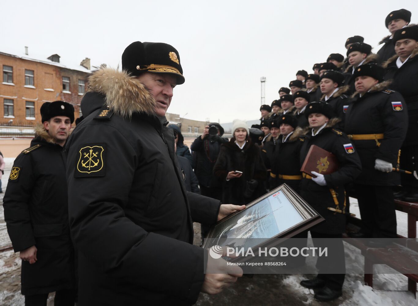 Поднятие Военно-морского флага РФ на подводной лодке "Можайск"
