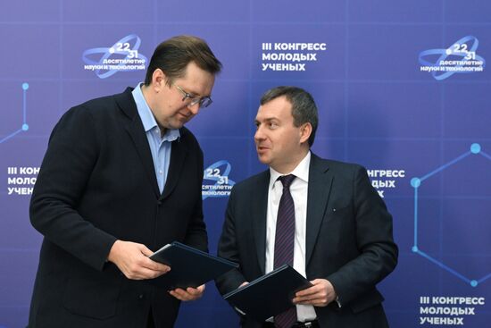 III КМУ-2023. Подписание соглашений компаниями HYPER и ЭФИР с ведущими вузами России