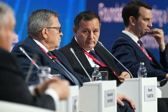 III КМУ-2023. Инфраструктура класса мегасайенс как база формирования единого научно-технологического пространства