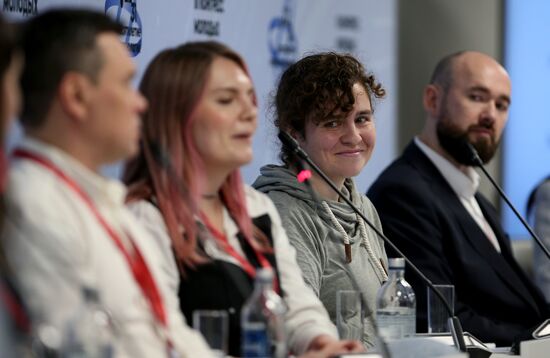 III КМУ-2023. Наука и кино: как работает режиссер, что думает ученый, что видит зритель?