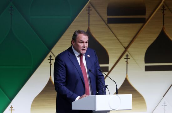 Президент РФ В. Путин принял участие в пленарном заседании Всемирного русского народного собора