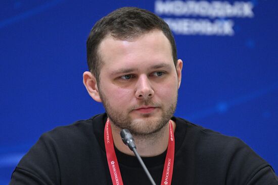 III КМУ-2023. Презентация проектов по направлениям "Биотехнологии и материалы" и "Экология"