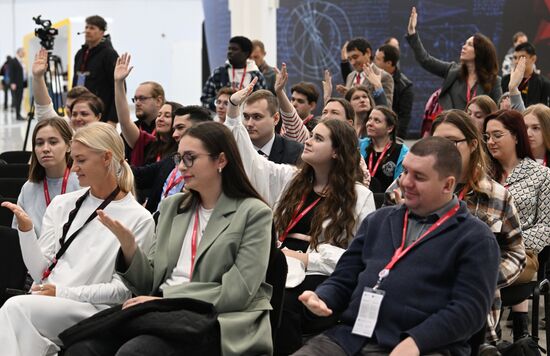 III КМУ-2023. Художник vs технологии: новые грани партнерства науки и искусства