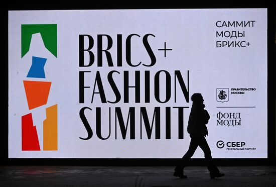 Модные показы в рамках "BRICS+ Fashion Summit"