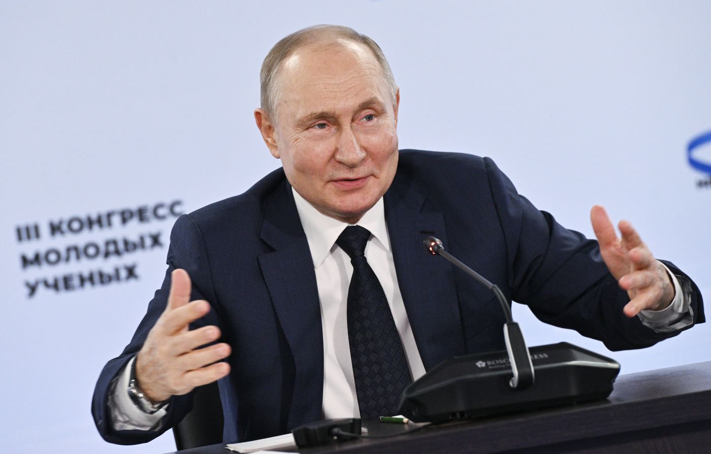 Президент РФ В. Путин посетил III Конгресс молодых ученых