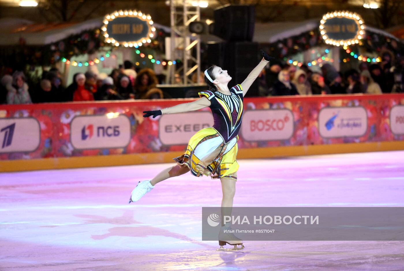 Открытие ГУМ-катка