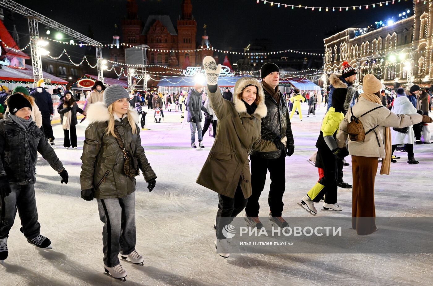 Открытие ГУМ-катка