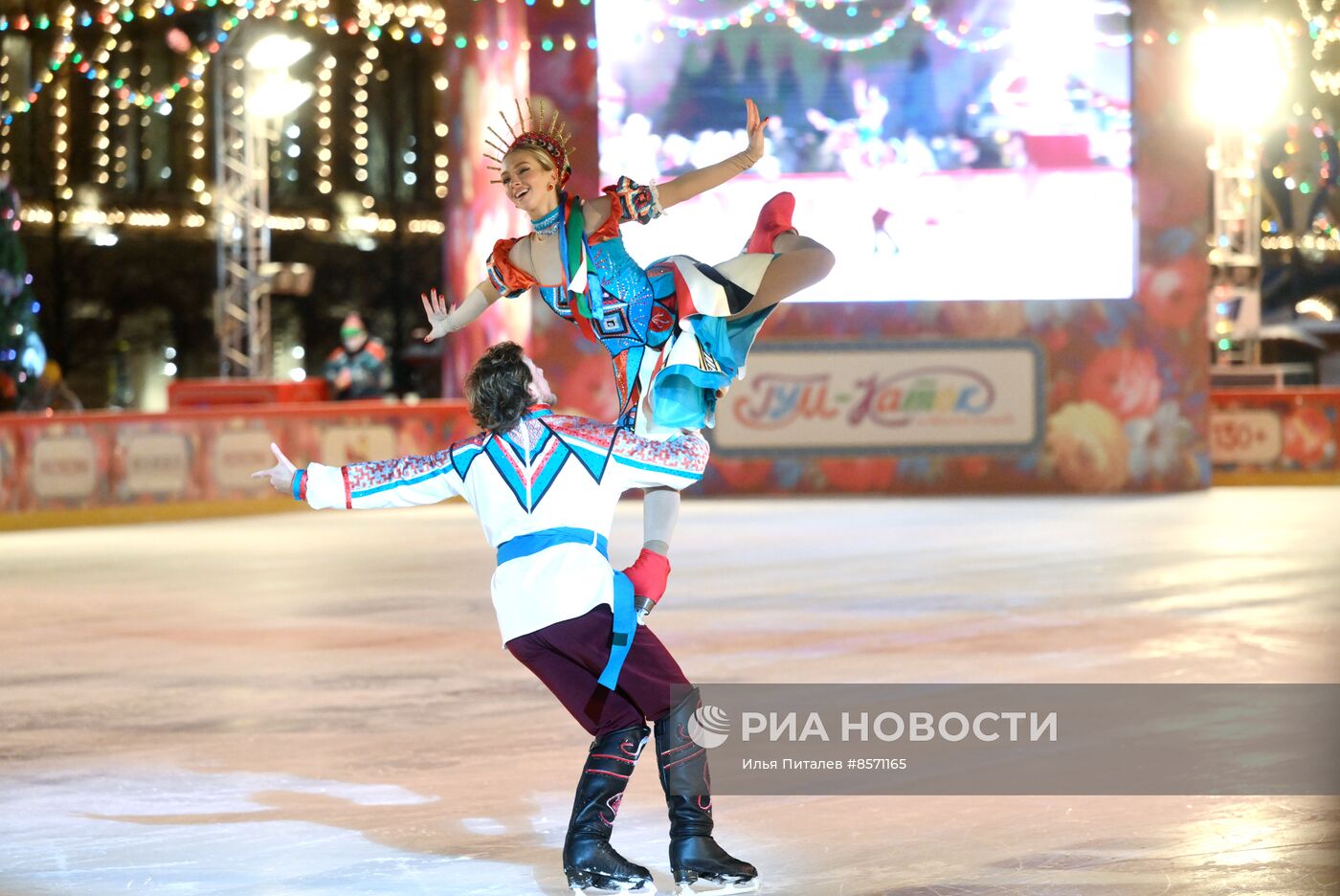 Открытие ГУМ-катка