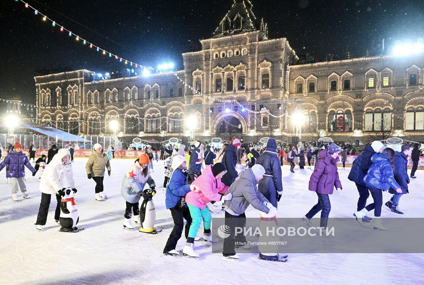 Открытие ГУМ-катка