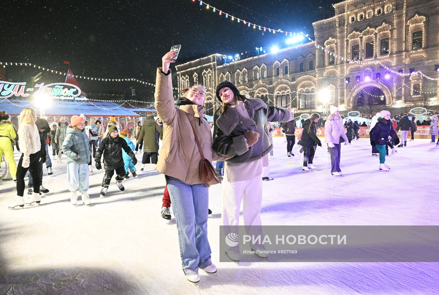 Открытие ГУМ-катка