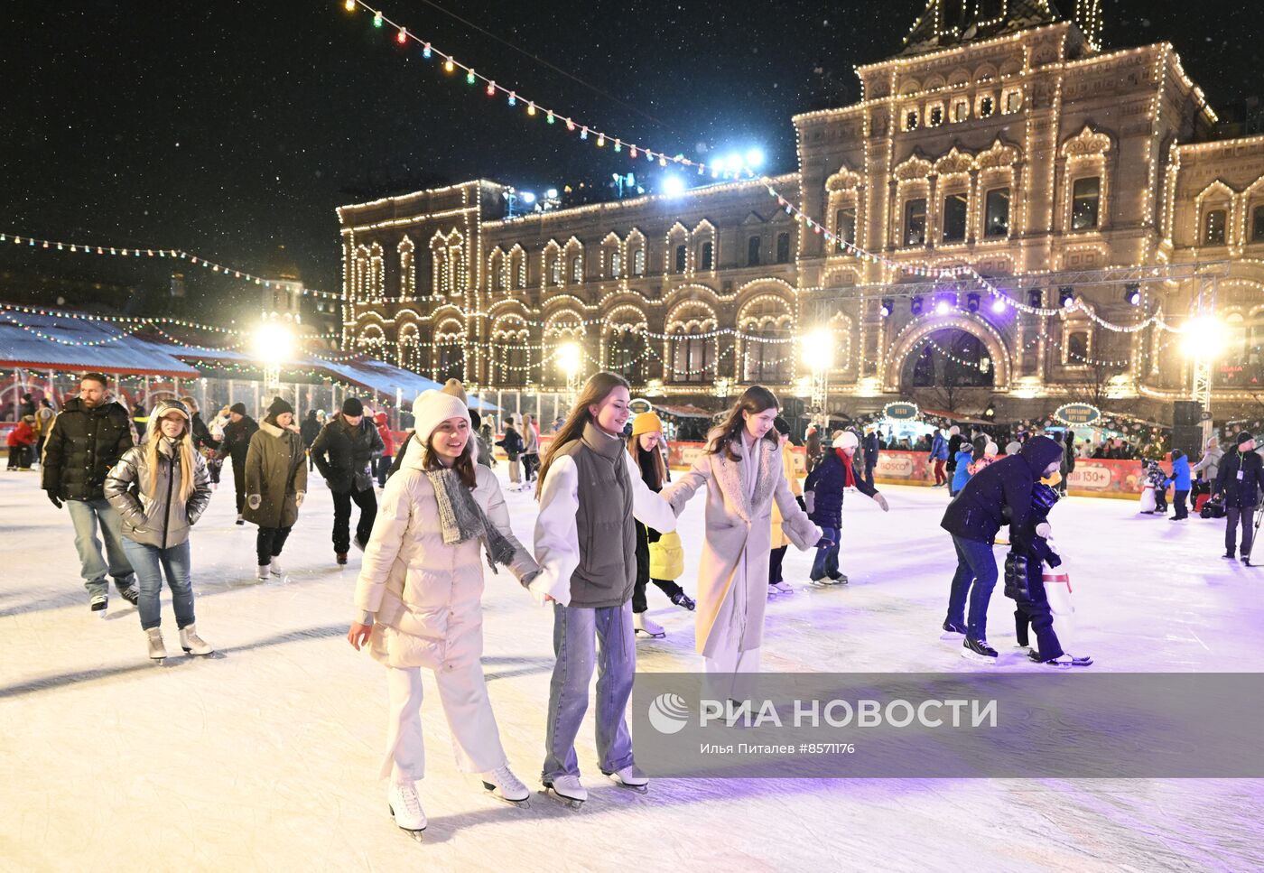 Открытие ГУМ-катка