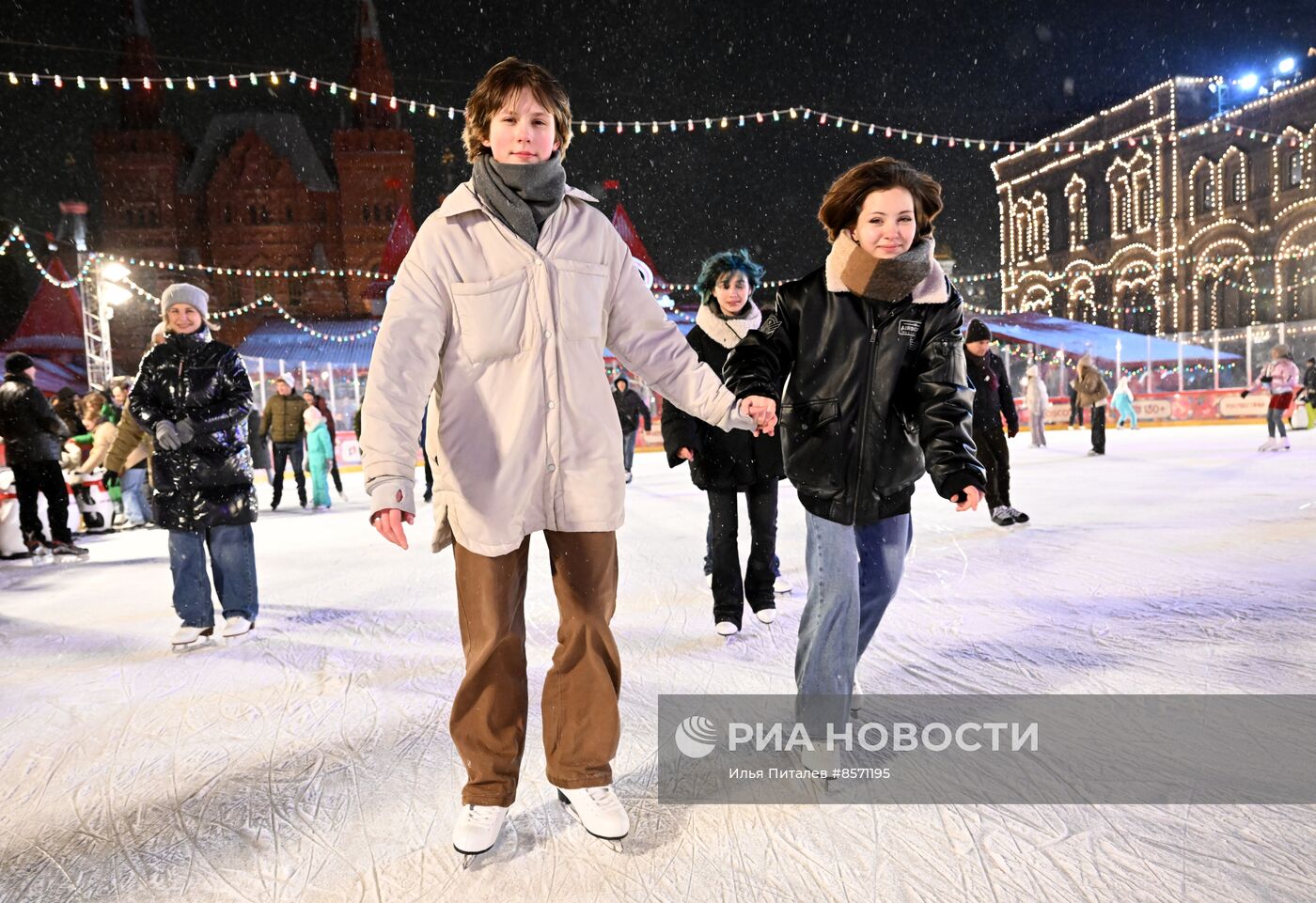 Открытие ГУМ-катка