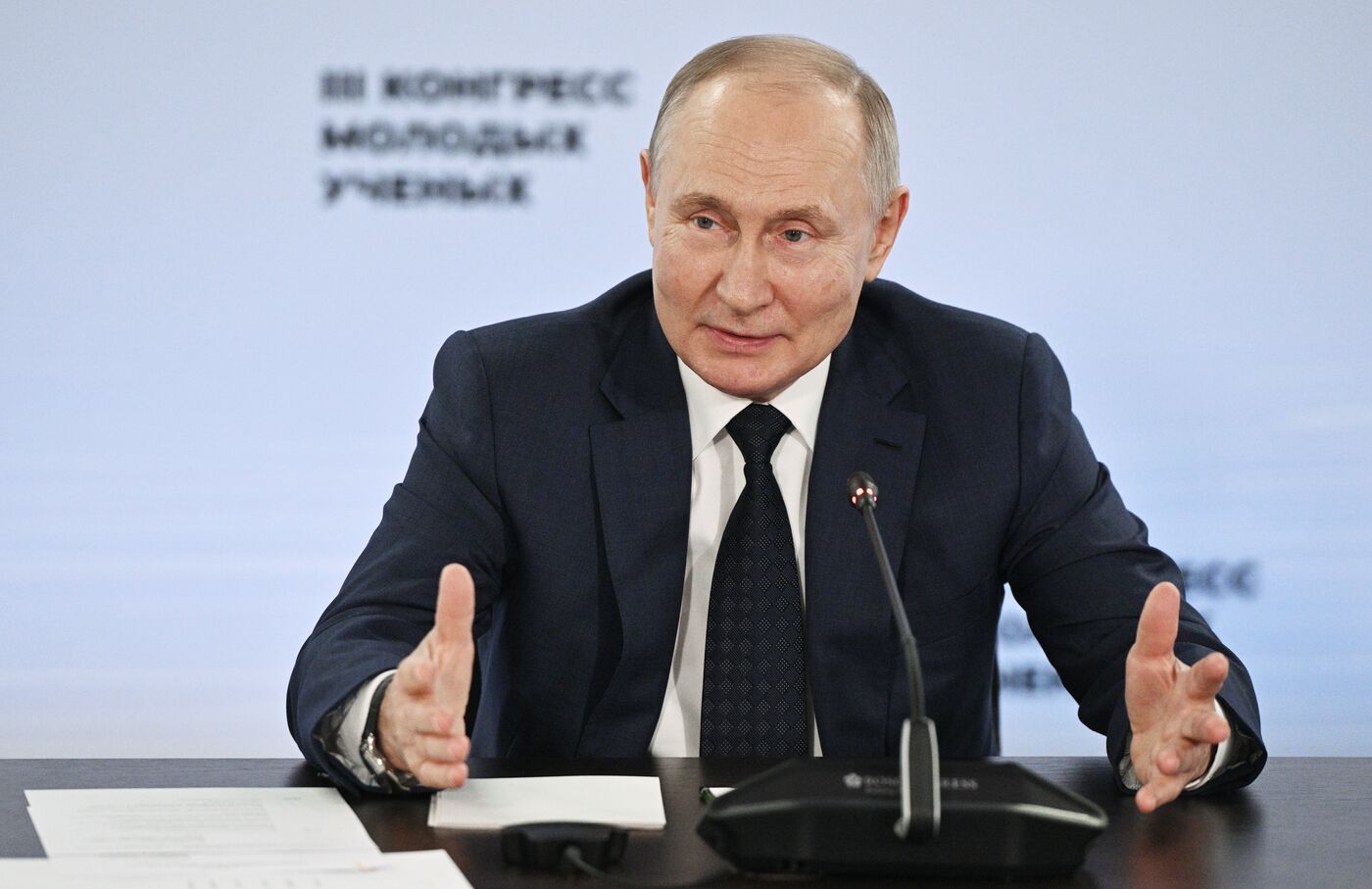 Президент РФ В. Путин посетил III Конгресс молодых ученых