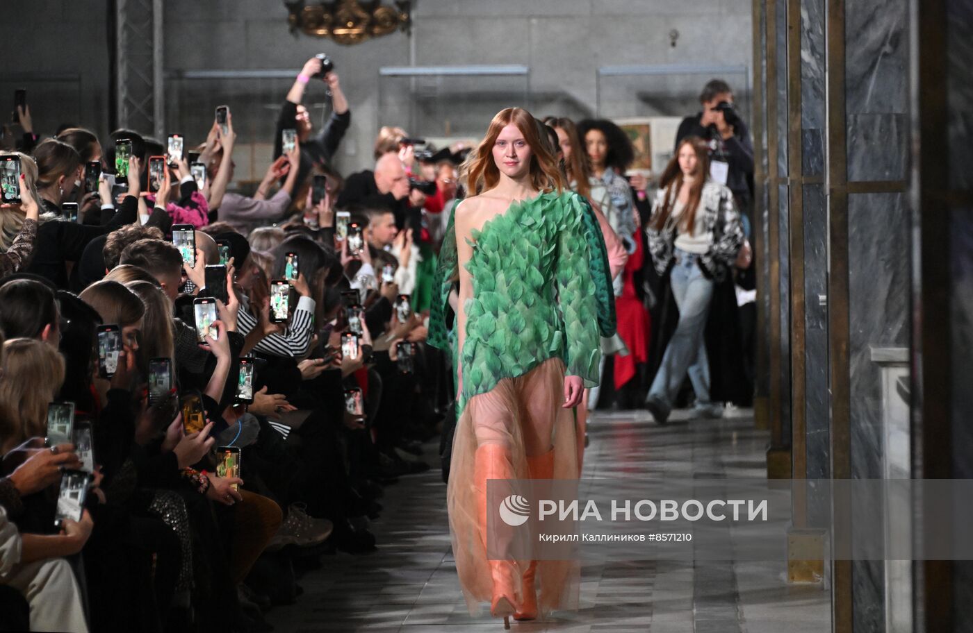 Модные показы в рамках "BRICS+ Fashion Summit"