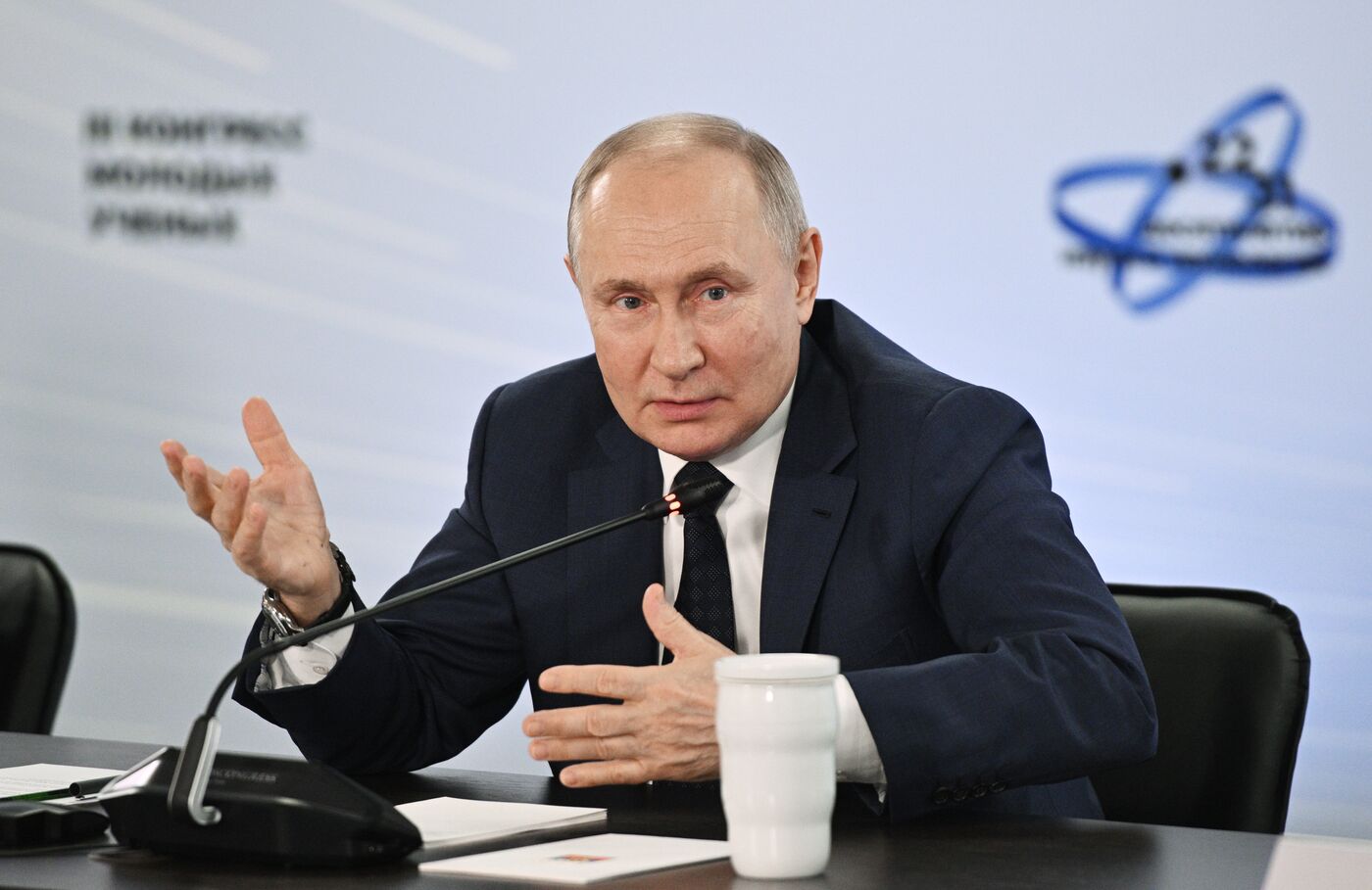 Президент РФ В. Путин посетил III Конгресс молодых ученых