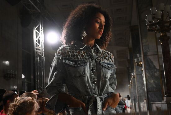 Модные показы в рамках "BRICS+ Fashion Summit"