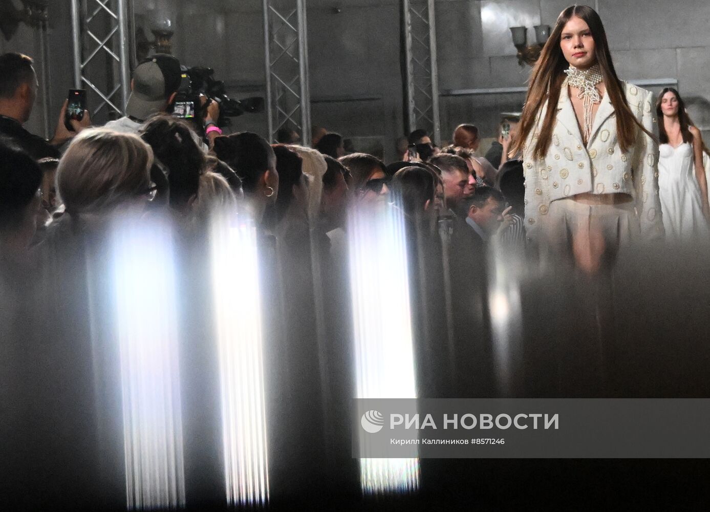 Модные показы в рамках "BRICS+ Fashion Summit"