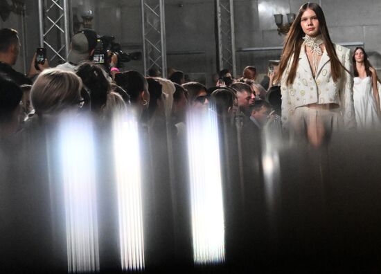 Модные показы в рамках "BRICS+ Fashion Summit"