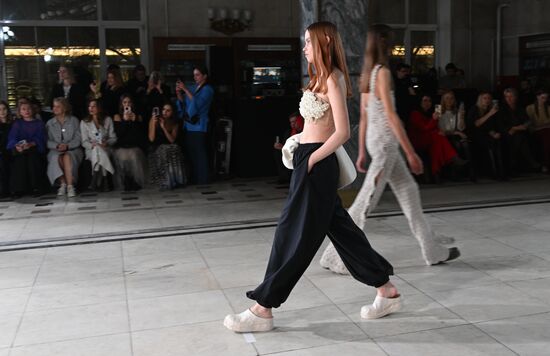 Модные показы в рамках "BRICS+ Fashion Summit"